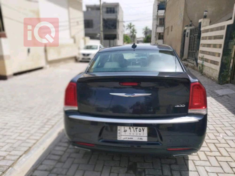 کرایسلەر 300